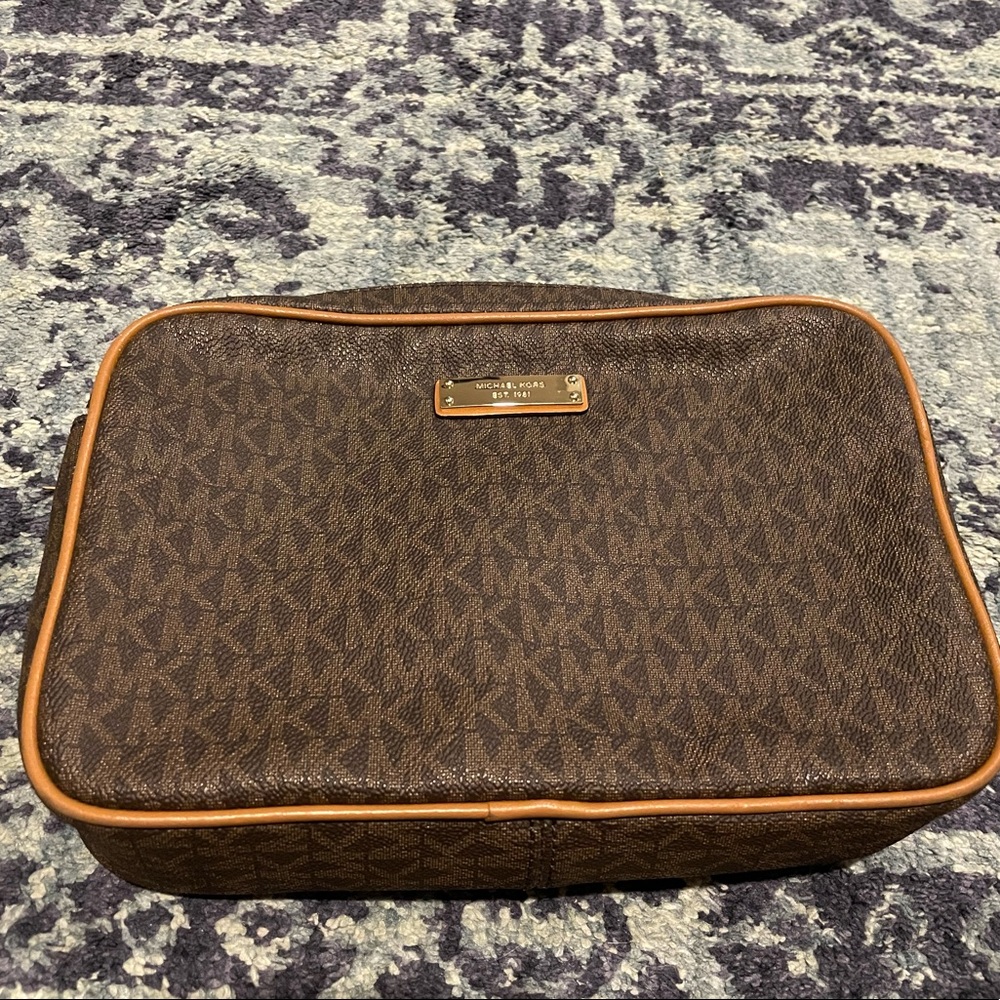 Barely used Michael Kors crossbody bag